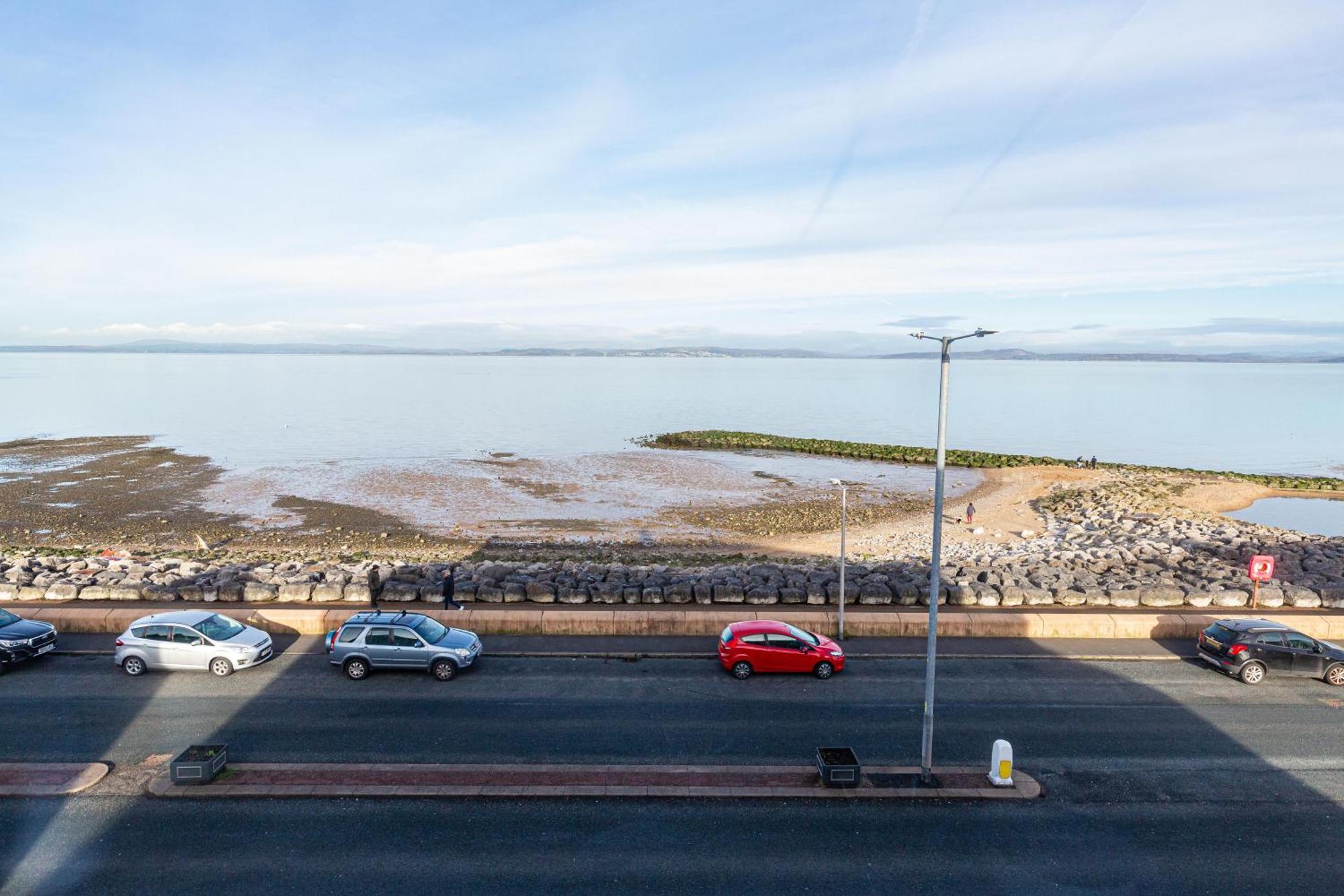 Seafront Apartment - Sleeps 6 - Gateway To The Lake District - Brand New Morecambe Esterno foto