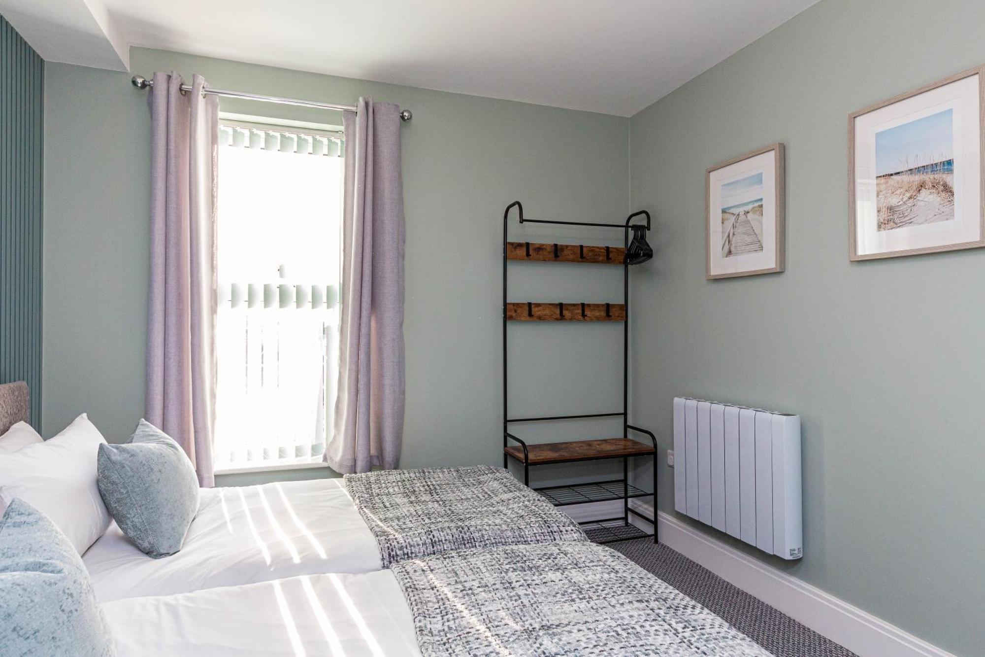 Seafront Apartment - Sleeps 6 - Gateway To The Lake District - Brand New Morecambe Esterno foto
